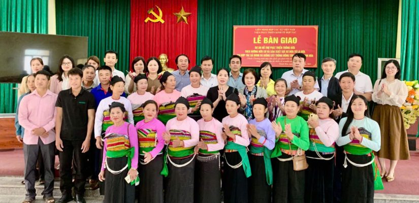 BÀN GIAO DỰ ÁN HỖ TRỢ PHÁT TRIỂN TRỒNG DỨA THEO HƯỚNG HỮU CƠ VÀ SẢN XUẤT SỢI XƠ DỨA TỪ LÁ DỨA TẠI HỢP TÁC XÃ DỊCH VỤ NÔNG NGHIỆP VÀ GIỐNG CÂY TRỒNG ĐỒNG TÂM